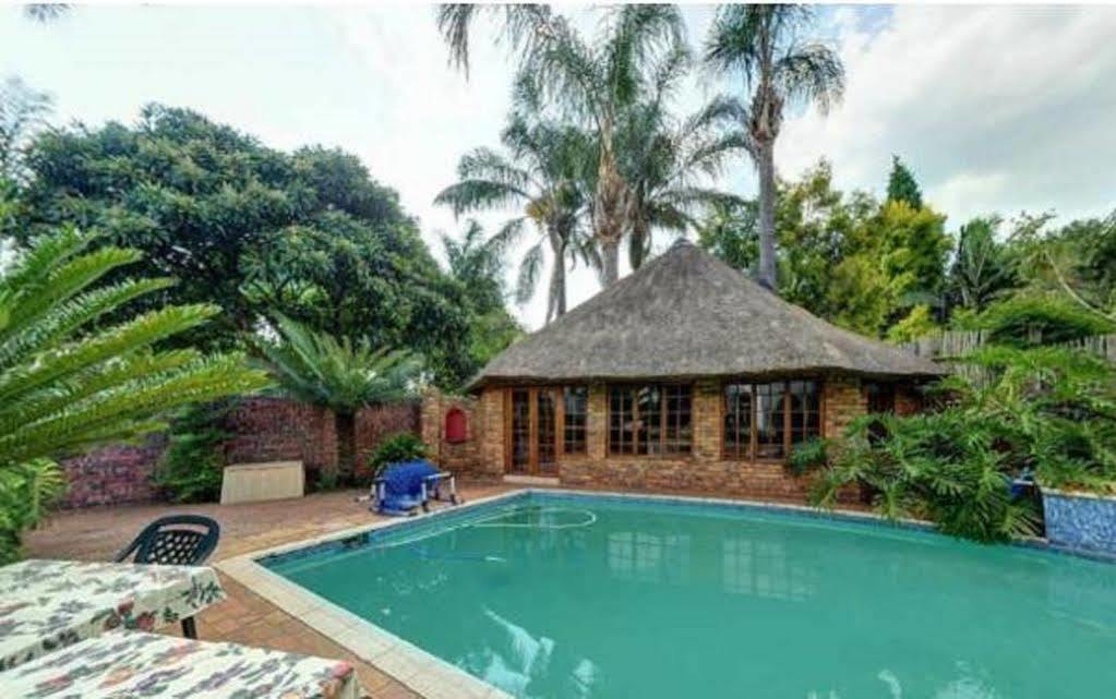 Bay Tree Guest House Pretoria-Noord Exteriör bild